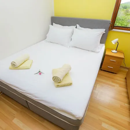 Apartment Maslina Bozava